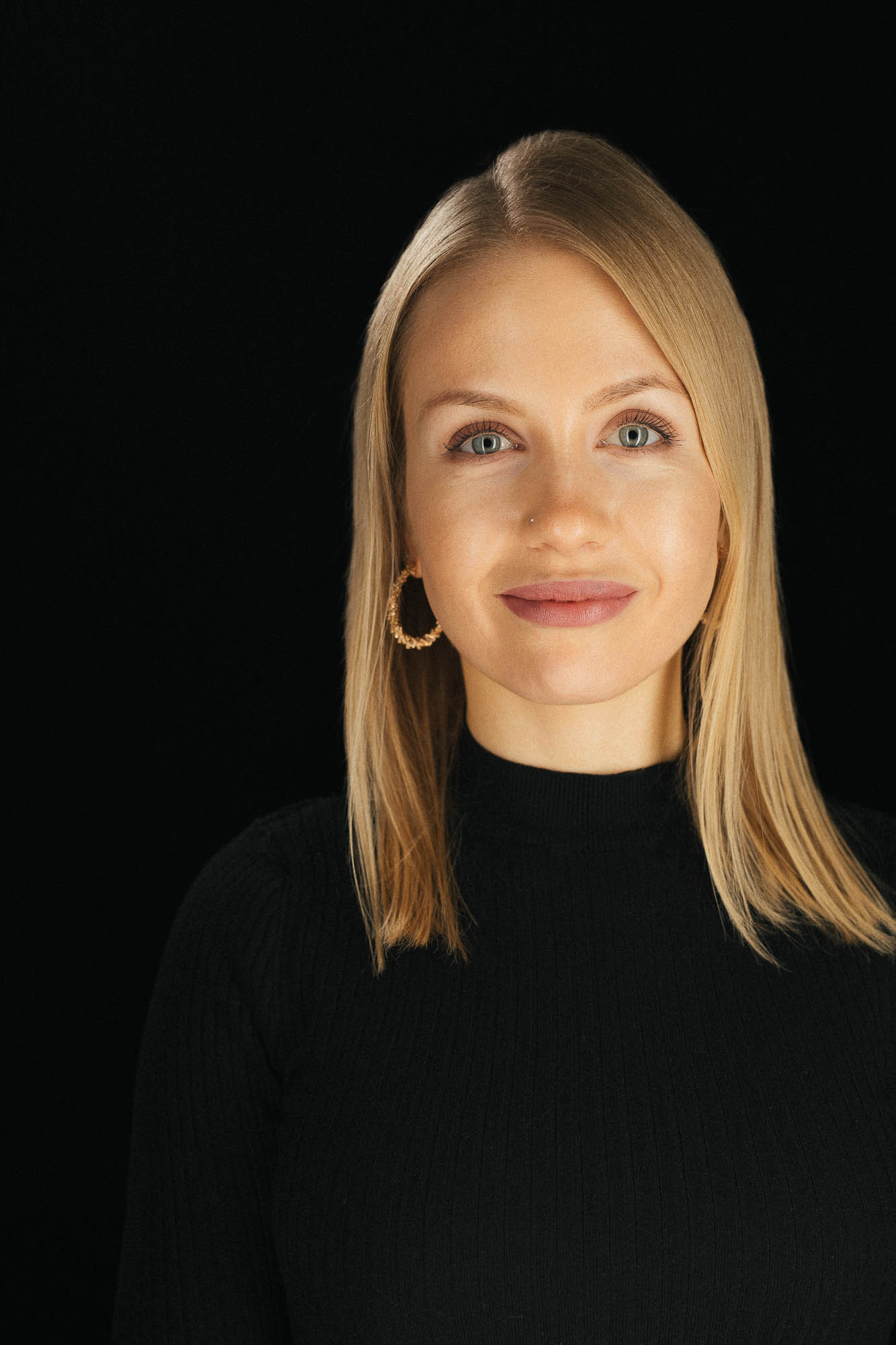 Export x3 Headshot  06622 Dez 01 2019 Bearbeitet 2 Headshots 2019  Miro Nicole Nadine